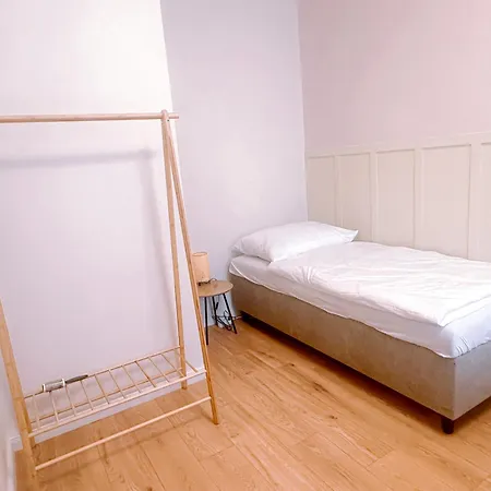 Modern In Old Town Apartment *