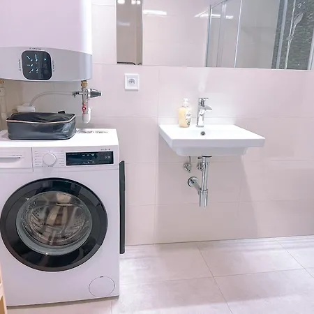 Modern In Old Town Apartment *